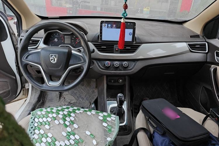 Used Baojun 310W 2017 1.5L Manual Comfort Version China VI Emission Standard Center Console