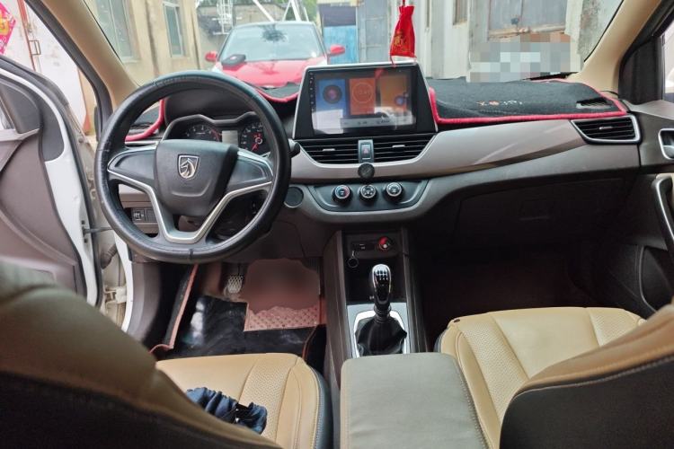 Used Baojun 310W 2017 1.5L Manual Comfort Version China V Center Console