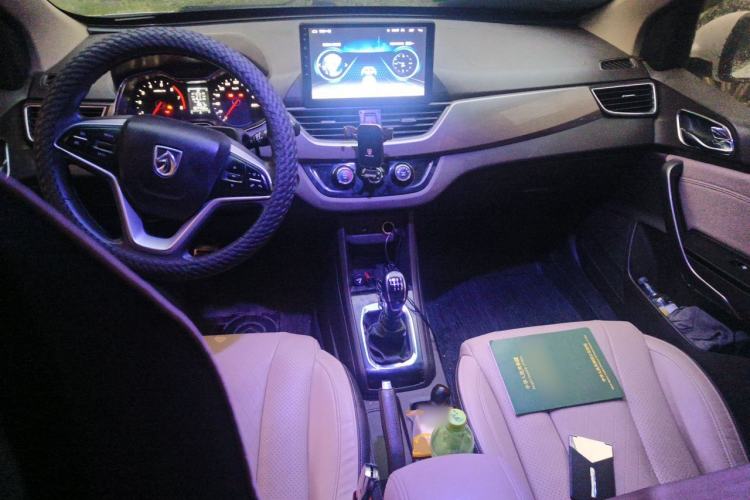 Used Baojun 310W 2017 1.5L Manual Fashion Model China V Center Console
