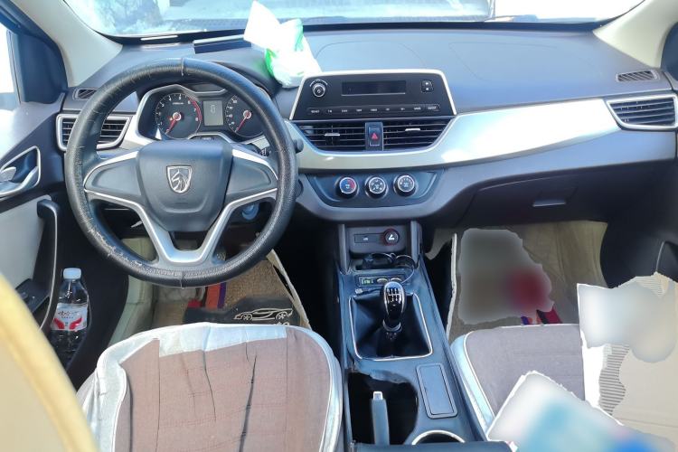 Used Baojun 310W 2017 1.5L Manual Comfort Version China VI Emission Standard Center Console