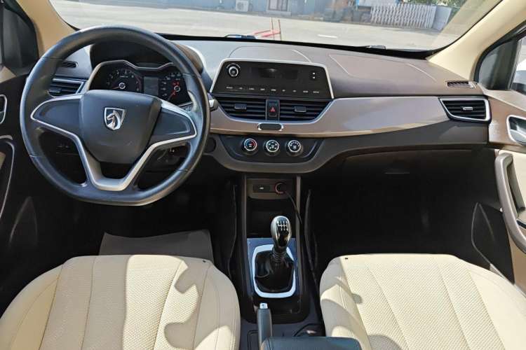 Used Baojun 310W 2017 1.5L Manual Comfort Version China V Center Console