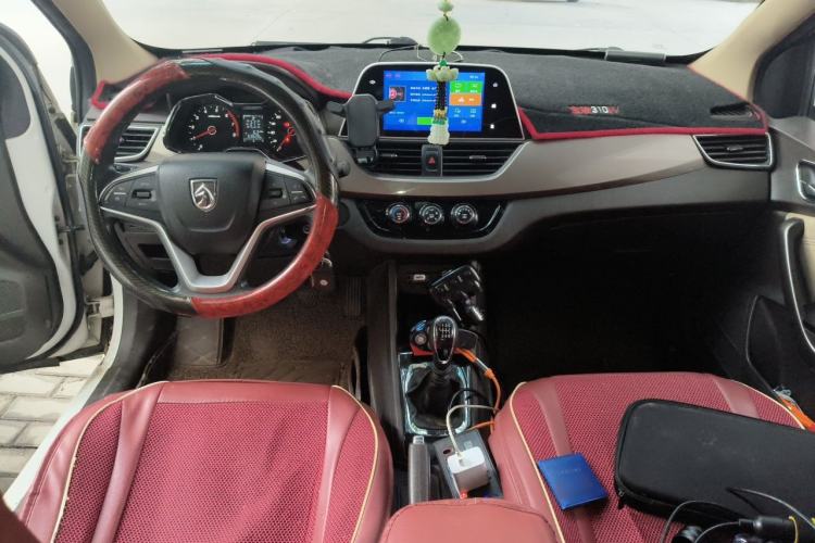 Used Baojun 310W 2017 1.5L Manual Fashion Model China V Center Console