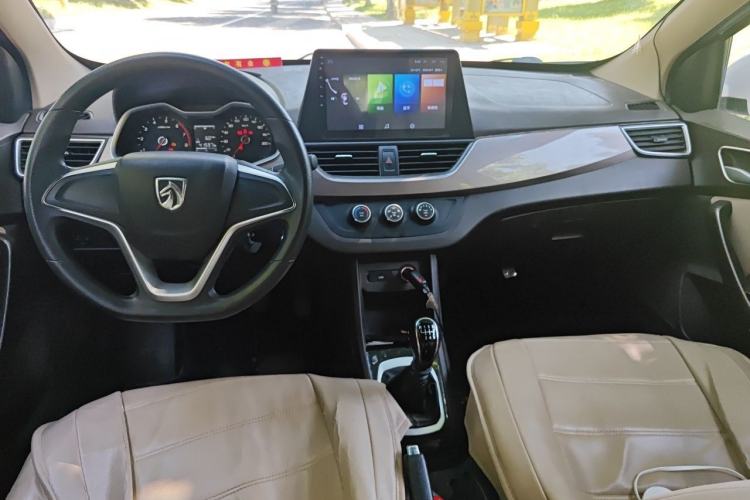 Used Baojun 310W 2017 1.5L Manual Comfort Version China V Center Console