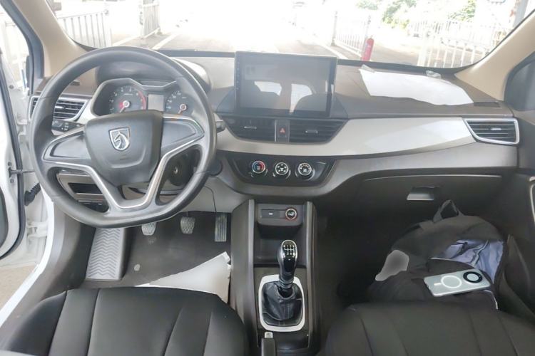 Used Baojun 310W 2017 1.5L Manual Comfort Version China VI Emission Standard Center Console