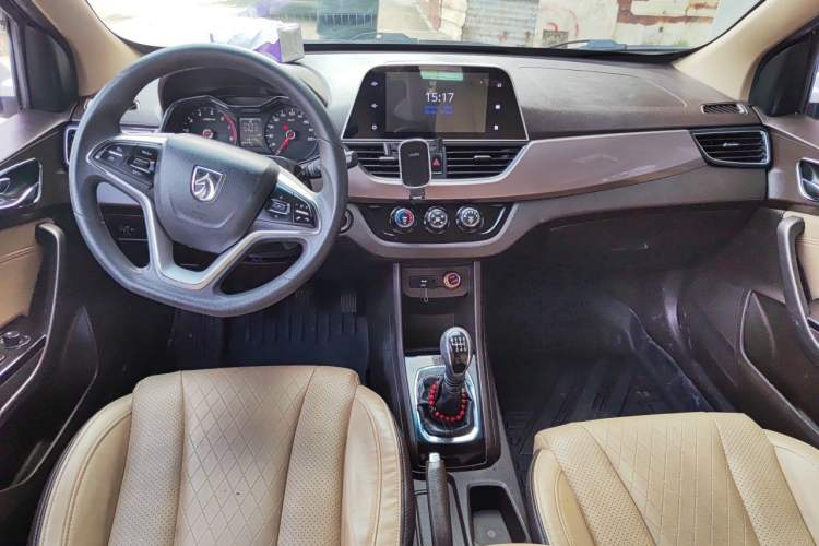 Used Baojun 310W 2017 1.5L Manual Fashion Model China V Center Console