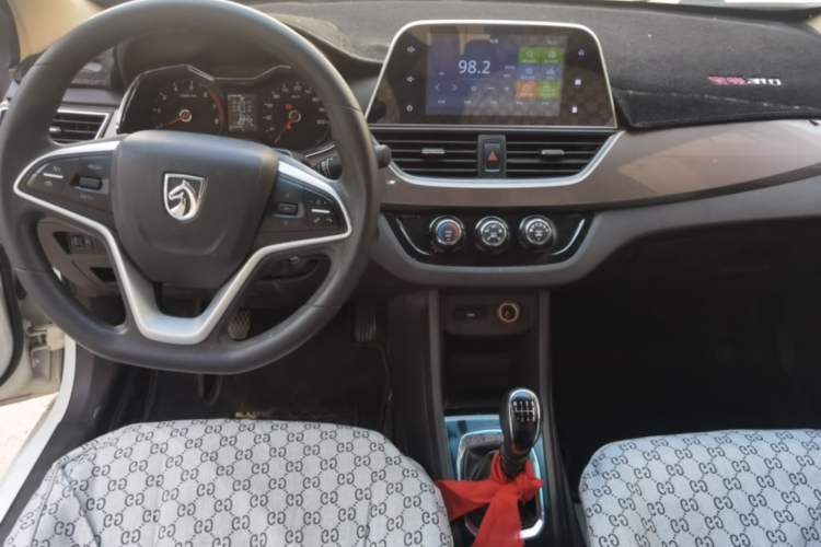 Used Baojun 310W 2017 1.5L Manual Fashion Model China V Center Console