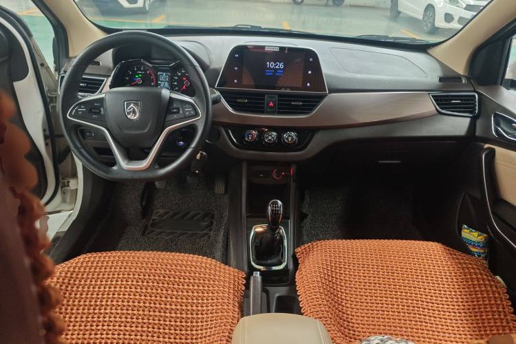 Used Baojun 310W 2017 1.5L Manual Fashion Model China V Center Console