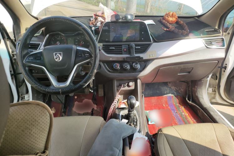 Used Baojun 310W 2017 1.5L Manual Fashion Model China V Center Console