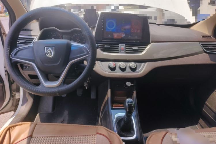 Used Baojun 310W 2017 1.5L Manual Comfort Version China V Center Console