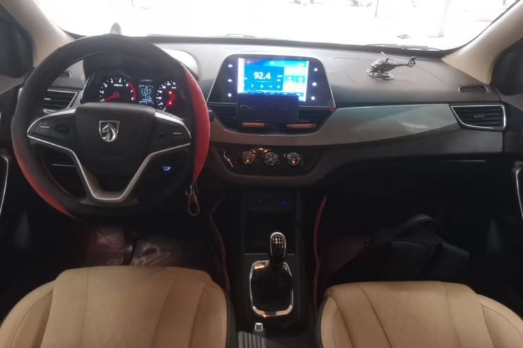 Used Baojun 310W 2017 1.5L Manual Fashion Edition China VI Center Console
