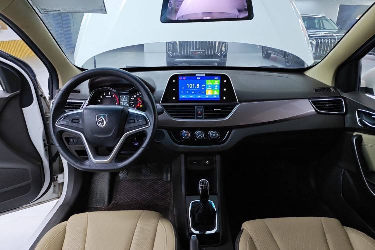 Used Baojun 310W 2017 1.5L Manual Fashion Edition China VI Center Console