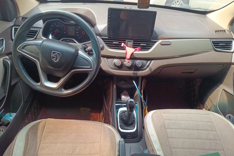 Used Baojun 310W 2017 1.5L Manual Comfort Version China VI Emission Standard Center Console