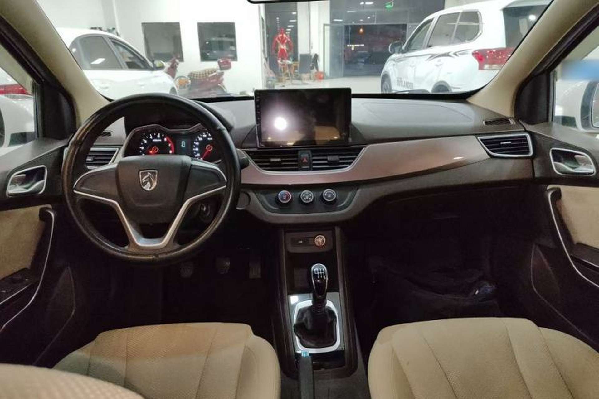 Used Baojun 310W 2017 1.5L Manual Comfort Version China VI Emission Standard Center Console