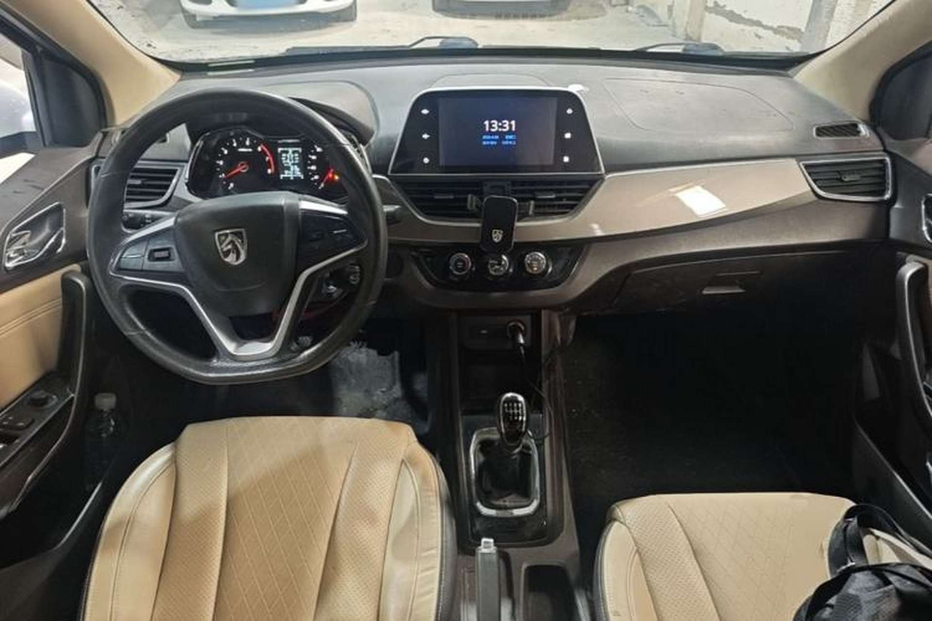 Used Baojun 310W 2017 1.5L Manual Fashion Model China V Center Console