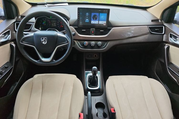 Used Baojun 310W 2017 1.5L Manual Comfort Version China V Center Console