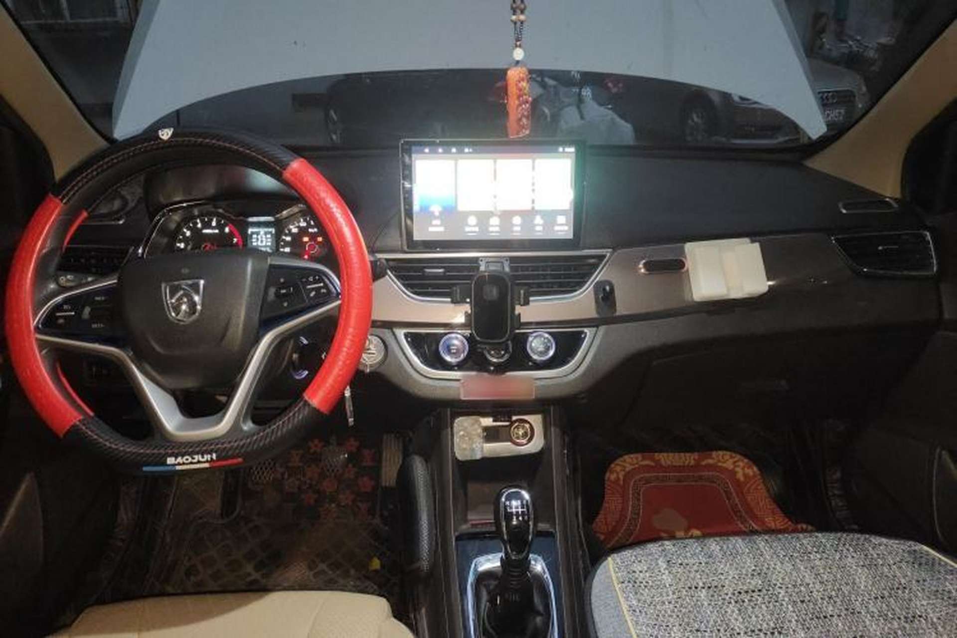 Used Baojun 310W 2017 1.5L Manual Comfort Version China V Center Console