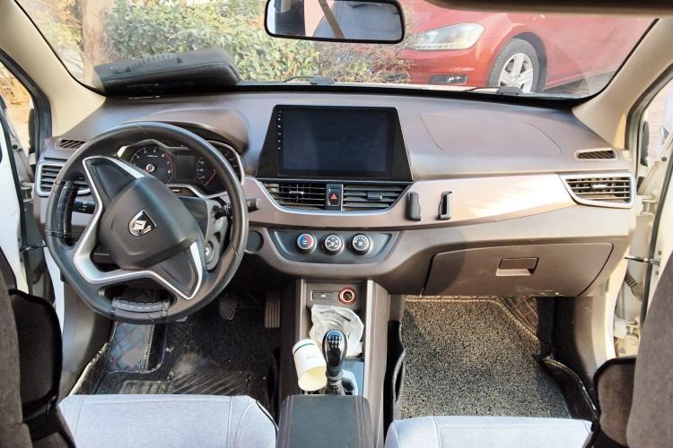 Used Baojun 310W 2017 1.5L Manual Comfort Version China V Center Console