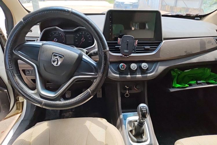 Used Baojun 310W 2017 1.5L Manual Comfort Version China V Center Console