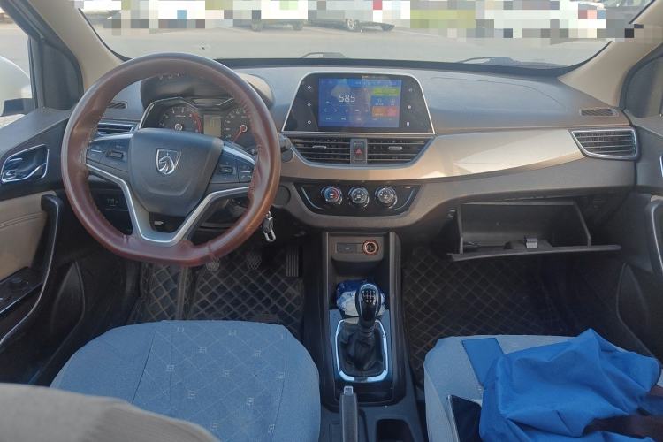 Used Baojun 310W 2017 1.5L Manual Fashion Model China V Center Console