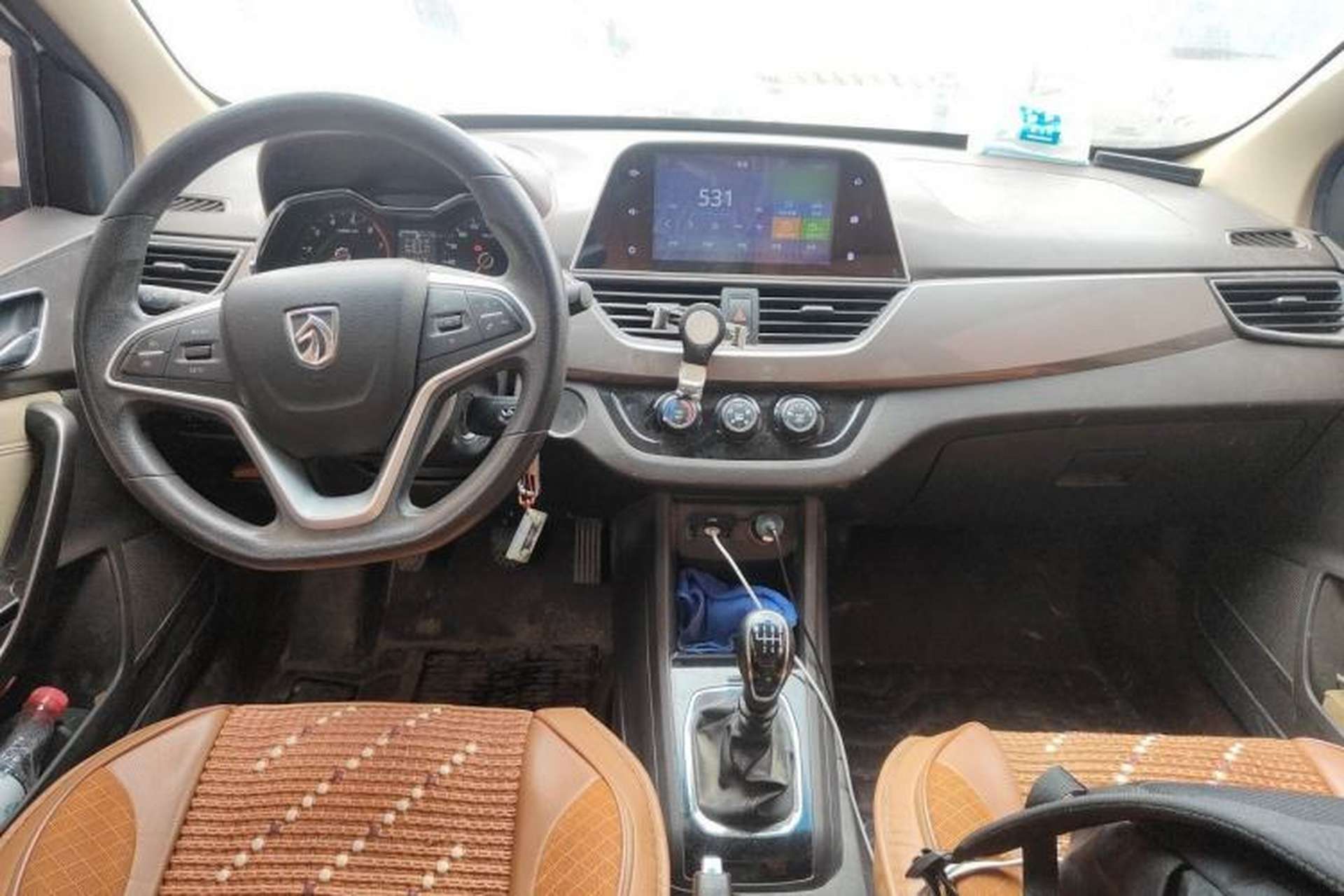 Used Baojun 310W 2017 1.5L Manual Fashion Model China V Center Console