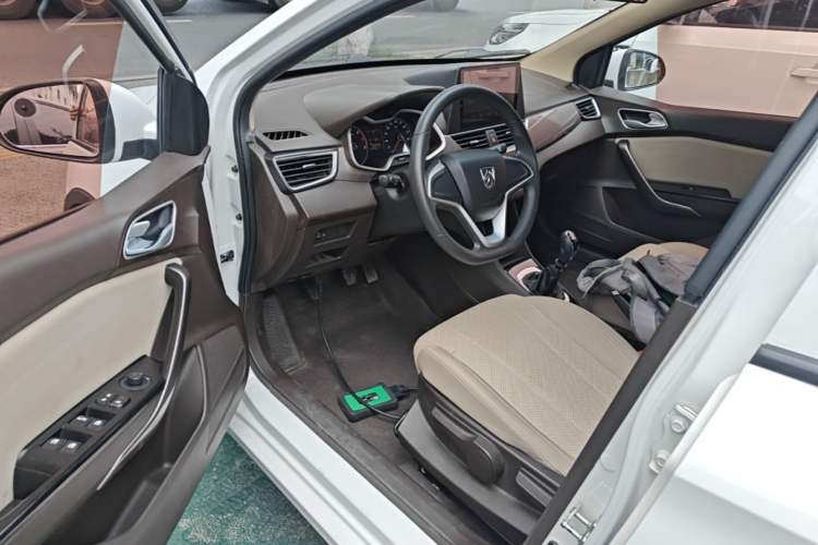 Used Baojun 310W 2017 1.5L Manual Comfort Version China V Driver Seat