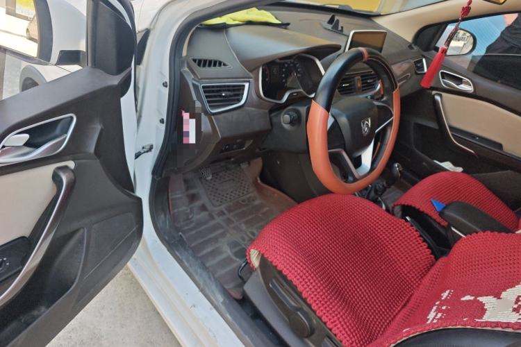 Used Baojun 310W 2017 1.5L Manual Comfort Version China VI Emission Standard Driver Seat