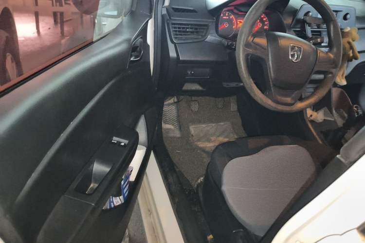 Used Baojun 310W 2017 1.2L Manual Value Edition China V Driver Seat
