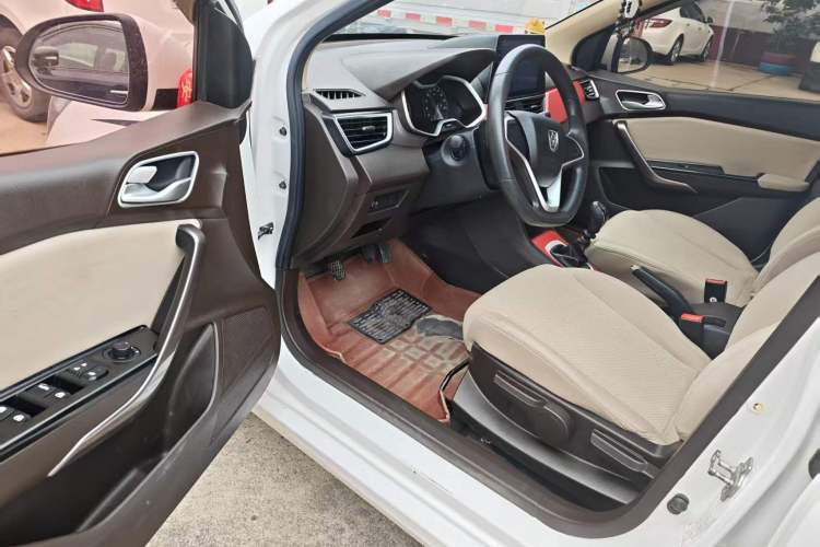 Used Baojun 310W 2017 1.5L Manual Comfort Version China V Driver Seat