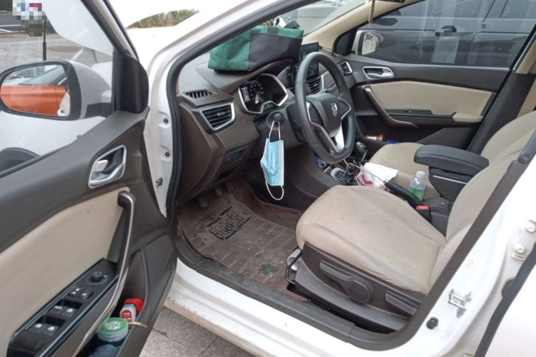 Used Baojun 310W 2017 1.5L Manual Comfort Version China VI Emission Standard Driver Seat
