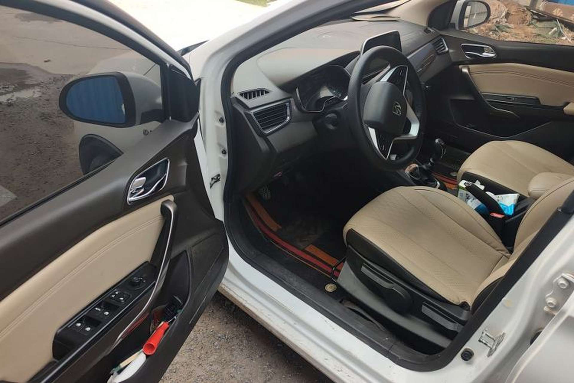 Used Baojun 310W 2017 1.5L Manual Fashion Model China V Driver Seat