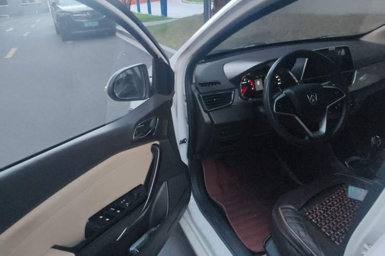 Used Baojun 310W 2017 1.5L Manual Comfort Version China V Driver Seat