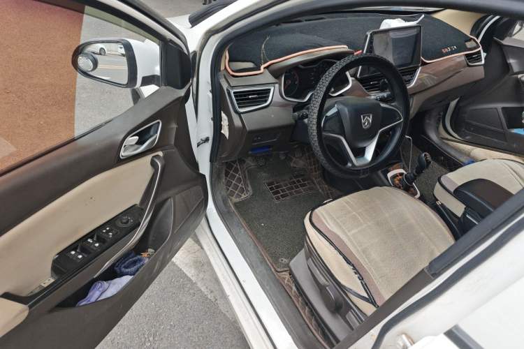 Used Baojun 310W 2017 1.5L Manual Comfort Version China V Driver Seat