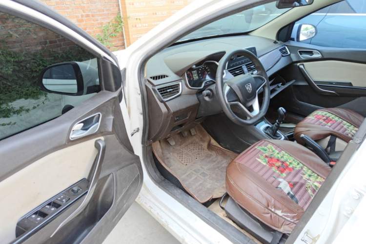 Used Baojun 310W 2017 1.5L Manual Comfort Version China V Driver Seat