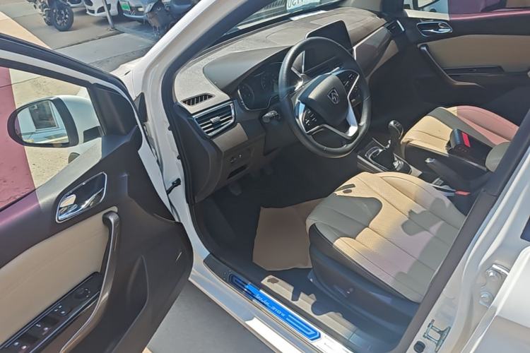 Used Baojun 310W 2017 1.5L Manual Luxury Edition China V Driver Seat