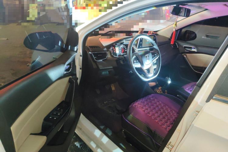 Used Baojun 310W 2017 1.5L Manual Fashion Model China V Driver Seat