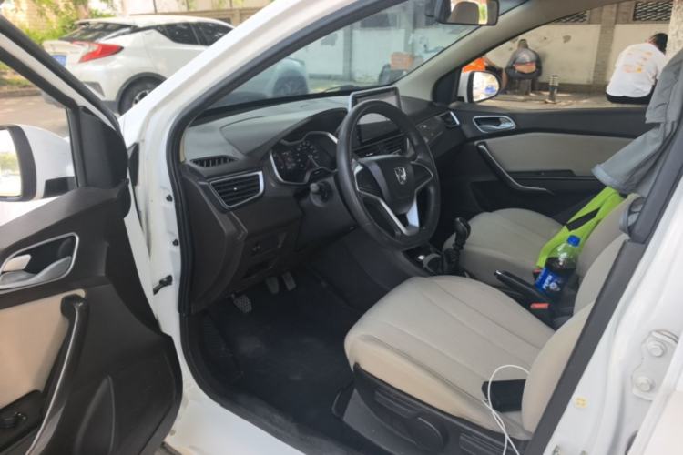 Used Baojun 310W 2017 1.5L Manual Comfort Version China V Driver Seat