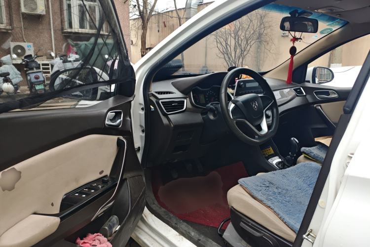 Used Baojun 310W 2017 1.5L Manual Comfort Version China VI Emission Standard Driver Seat