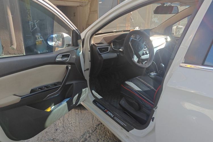 Used Baojun 310W 2017 1.5L Manual Comfort Version China V Driver Seat