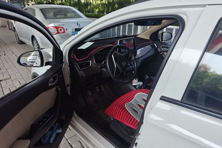 Used Baojun 310W 2017 1.5L Manual Comfort Version China VI Emission Standard Driver Seat