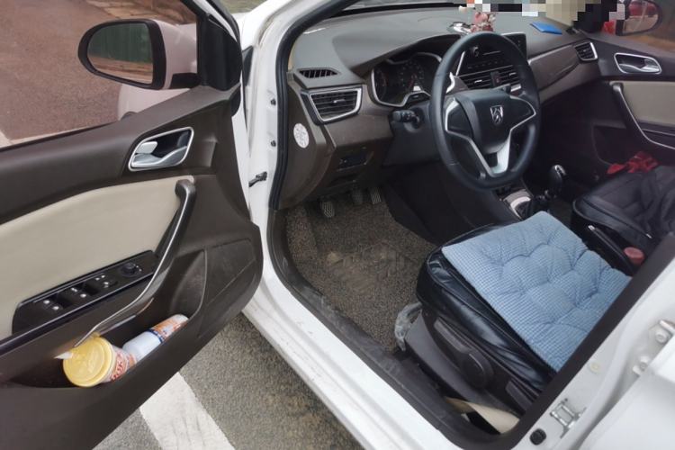 Used Baojun 310W 2017 1.5L Manual Comfort Version China V Driver Seat