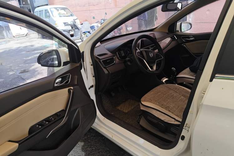 Used Baojun 310W 2017 1.5L Manual Fashion Edition China VI Driver Seat