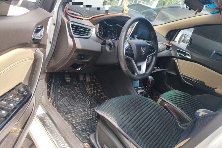 Used Baojun 310W 2017 1.5L Manual Luxury Edition China V Driver Seat
