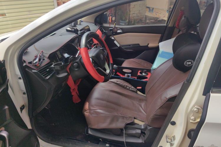 Used Baojun 310W 2017 1.5L Manual Fashion Model China V Driver Seat