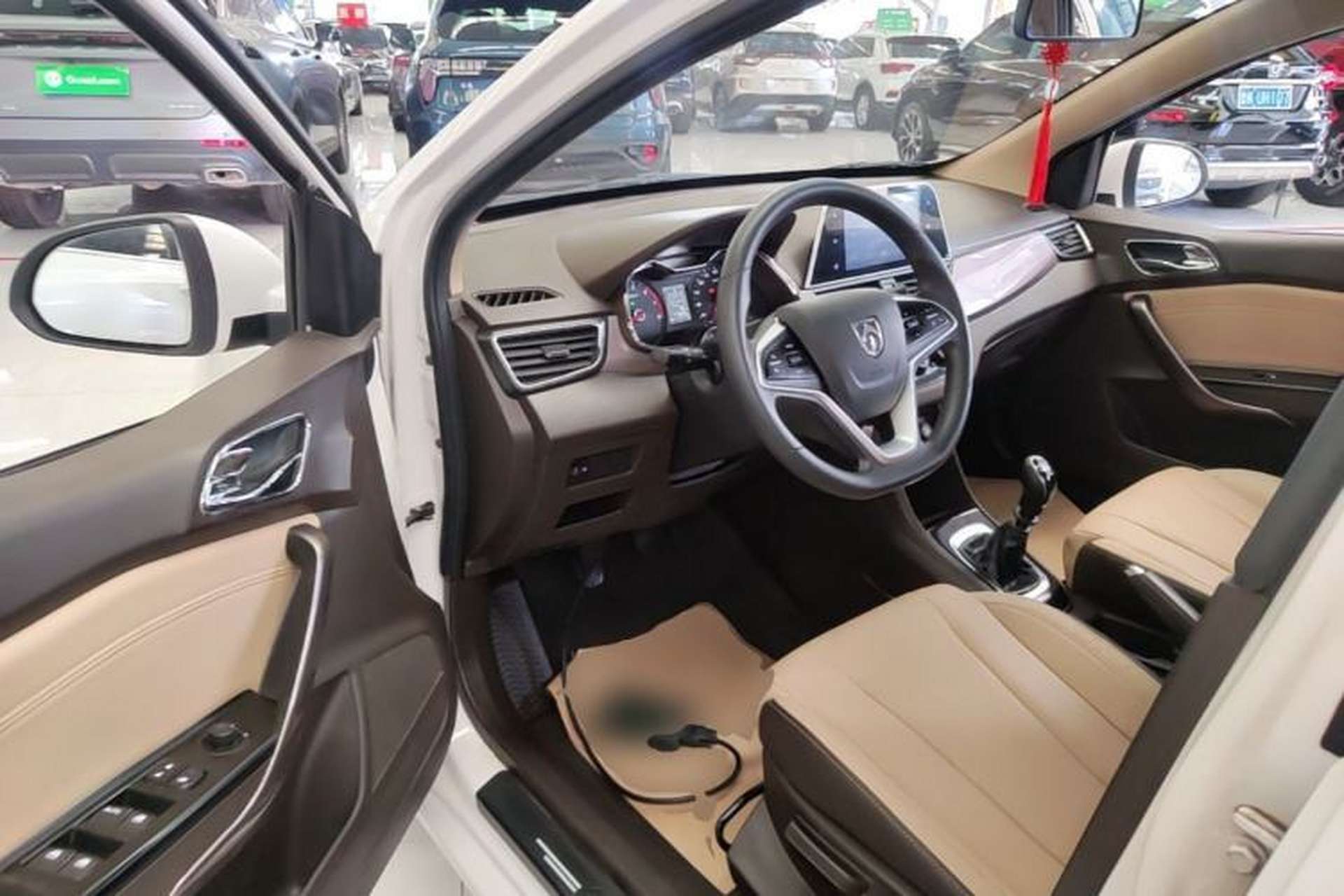 Used Baojun 310W 2017 1.5L Manual Fashion Model China V Driver Seat