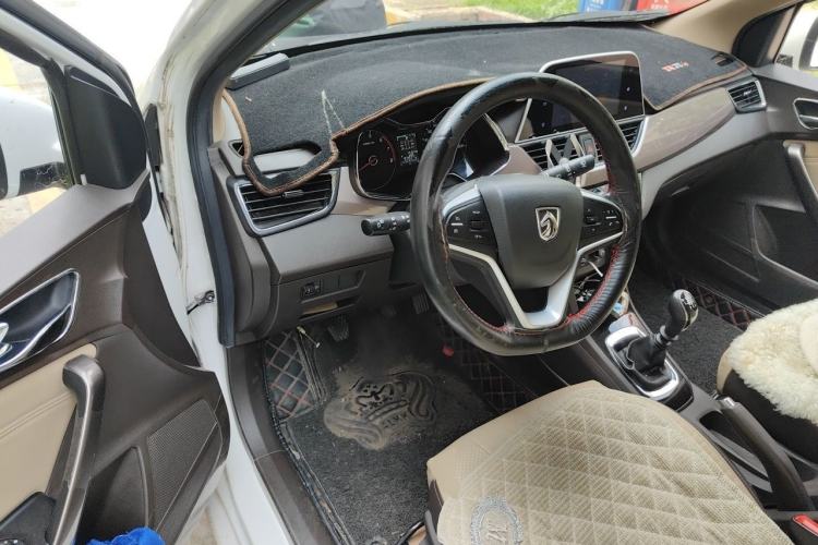 Used Baojun 310W 2017 1.5L Manual Luxury Edition China V Driver Seat