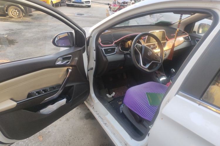 Used Baojun 310W 2017 1.5L Manual Fashion Model China V Driver Seat
