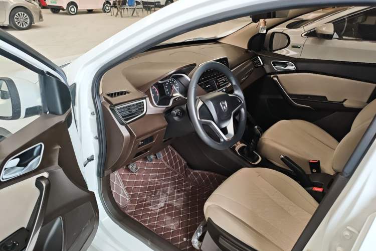 Used Baojun 310W 2017 1.5L Manual Comfort Version China V Driver Seat