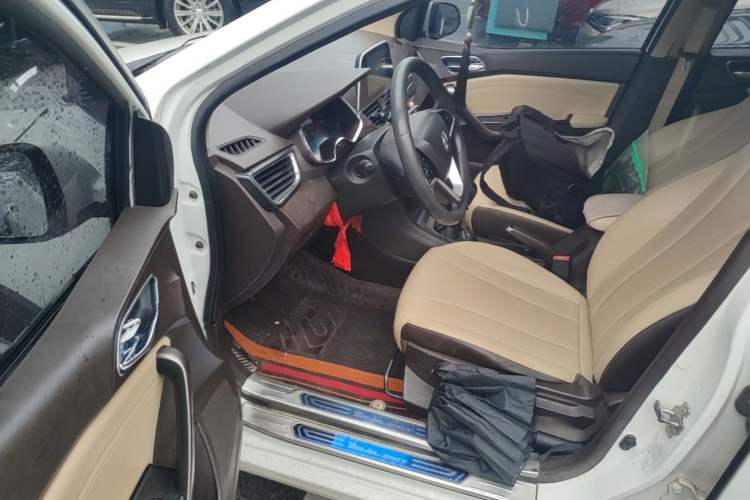 Used Baojun 310W 2017 1.5L Manual Fashion Edition China VI Driver Seat