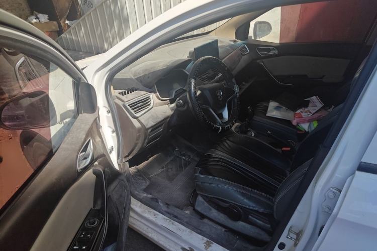 Used Baojun 310W 2017 1.5L Manual Comfort Version China VI Emission Standard Driver Seat