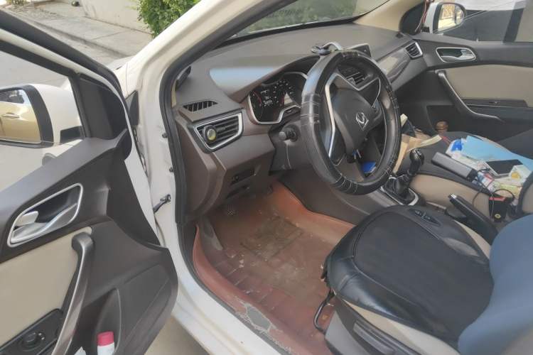 Used Baojun 310W 2017 1.5L Manual Comfort Version China V Driver Seat